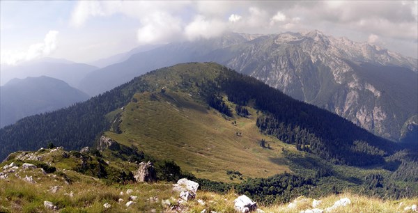 Вид с вершины на долину Геги и балаган